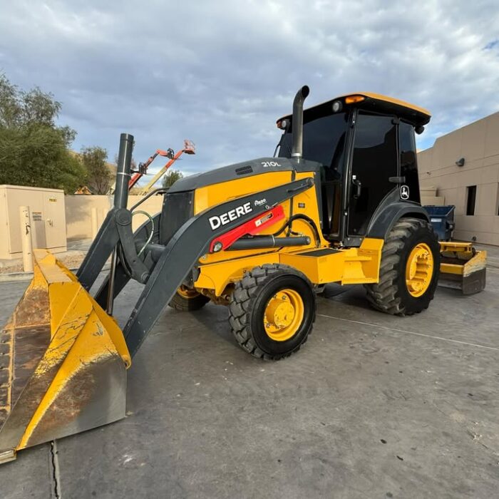 2023 John Deere 210L