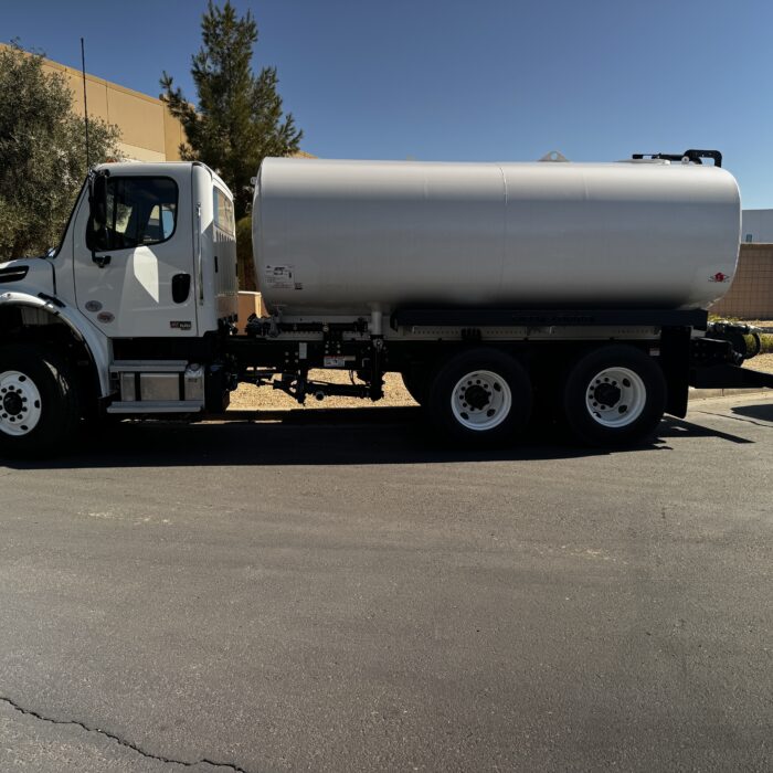 Freightliner 4K Water Truck