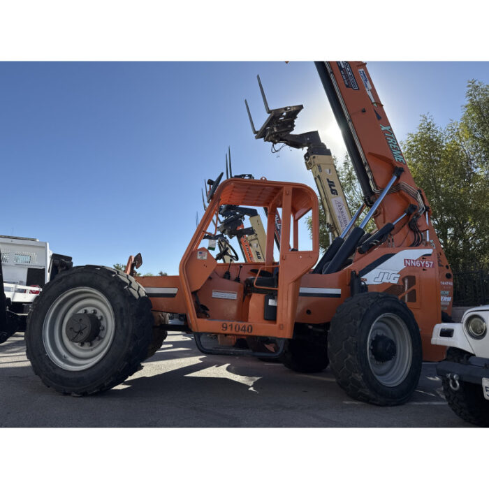 2012 JLG 10054