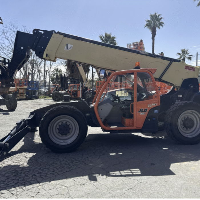 2017 JLG 1255