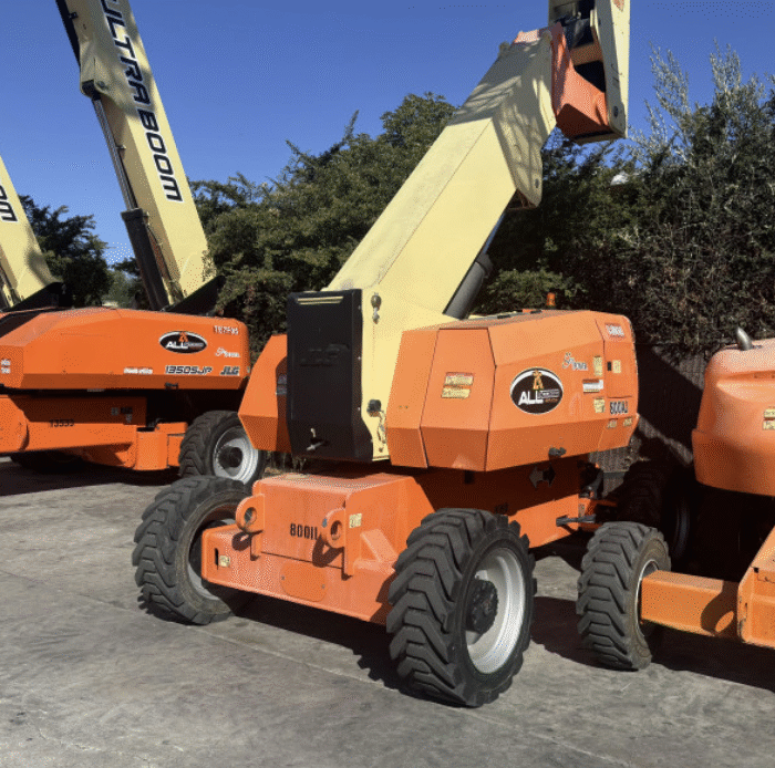 2017 JLG 800AJ